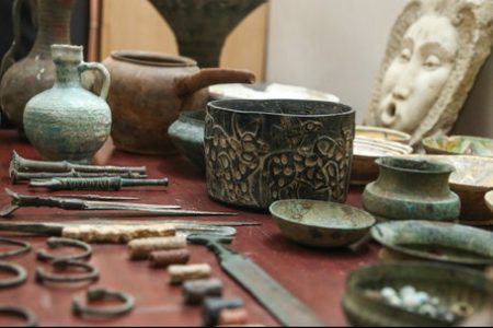 انتقاداتی بر طرح  پیشنهادی نمایندگان محترم مجلس شورای اسلامی استفاده بهینه از اشیای باستانی و گنج‌ها
